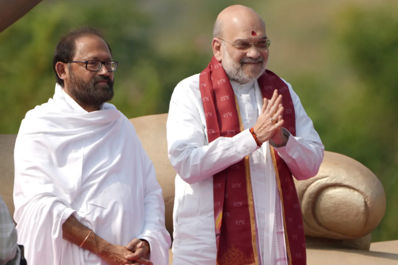Pujya Gurudevshri Rakeshbhai with Hon’ble Minister of Home Affairs and Cooperation, Shri Amit Shah